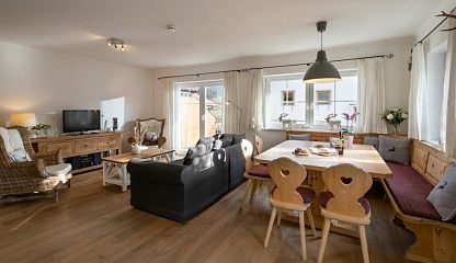 2023101421572416973134440711-ferienhaus-wirtheim-moosen-26-brixen-wohnzimmer-1