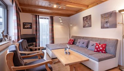 2024825112823719-beerenhaus-badhausweg-8-brixen-12-2023-appartement-preiselbeere-wohnzimmer